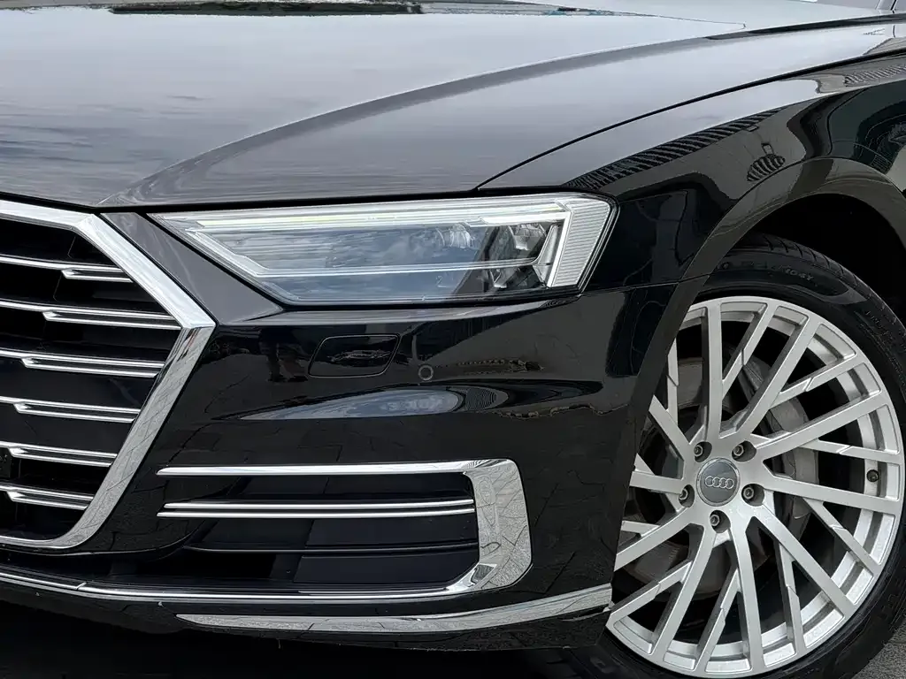 Audi A8 — фото 7