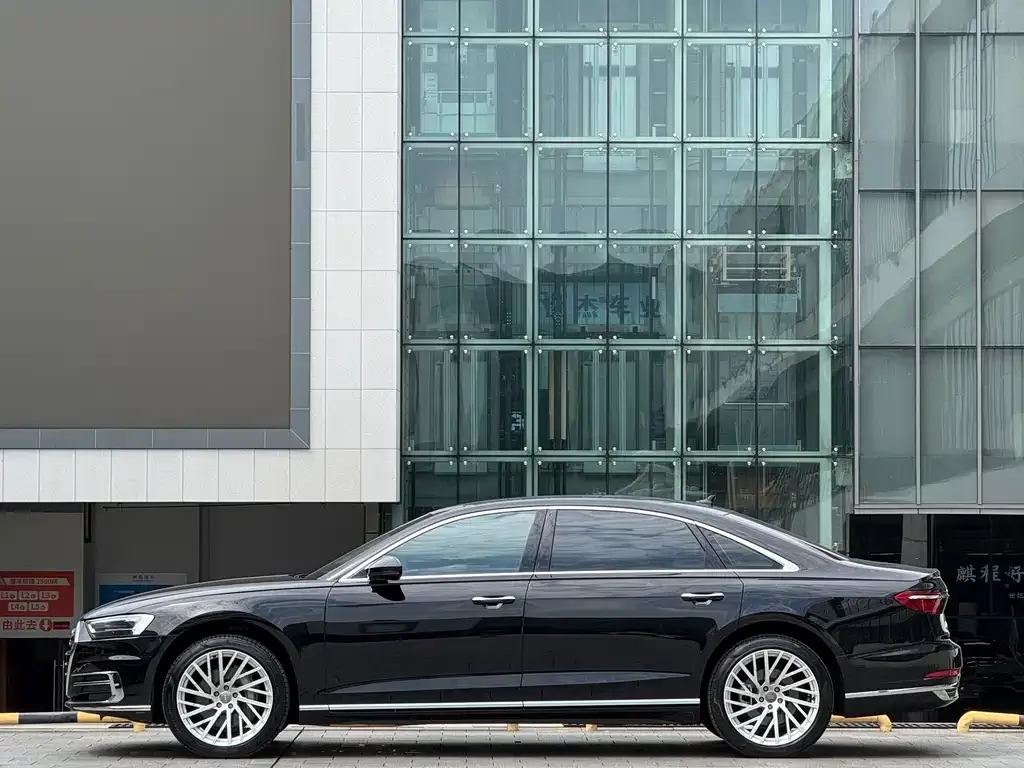 Audi A8 — фото 3