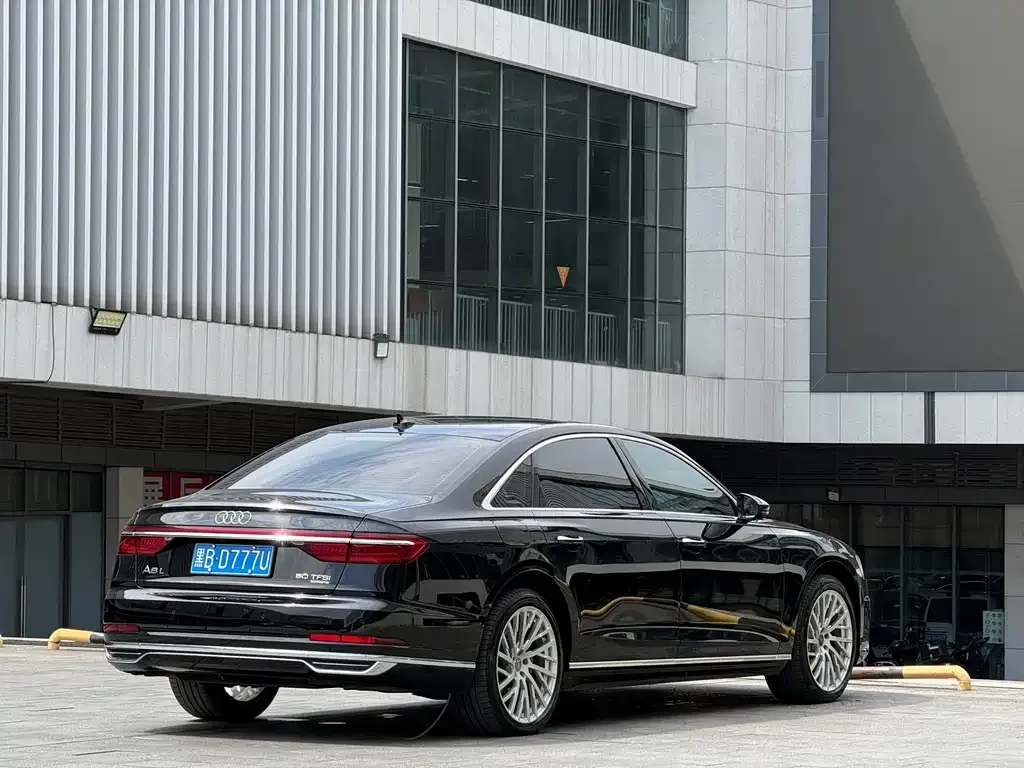 Audi A8 — фото 6