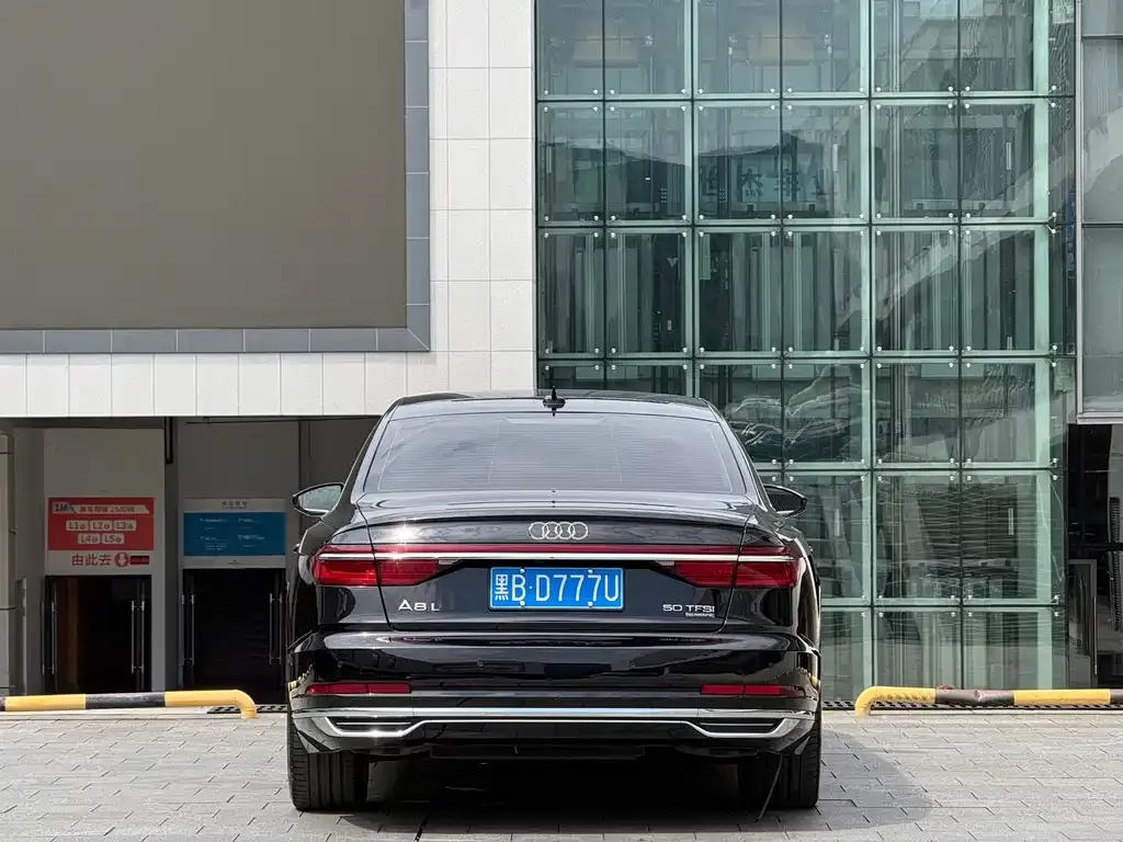 Audi A8 — фото 4