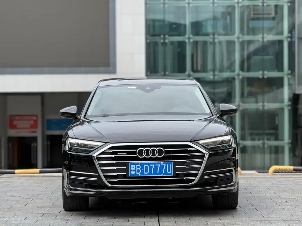 Audi A8 — фото 2