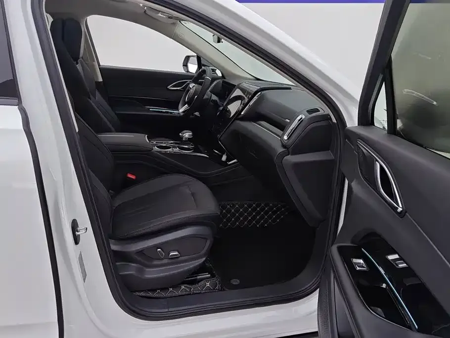 Hongqi HS3 — фото 9