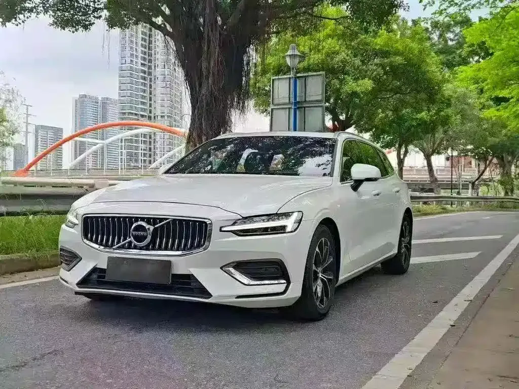 Volvo V60 — фото 1