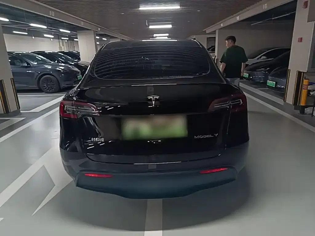 Tesla Model Y — фото 8