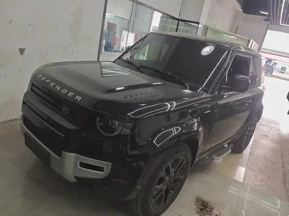 Land Rover Defender — фото 1