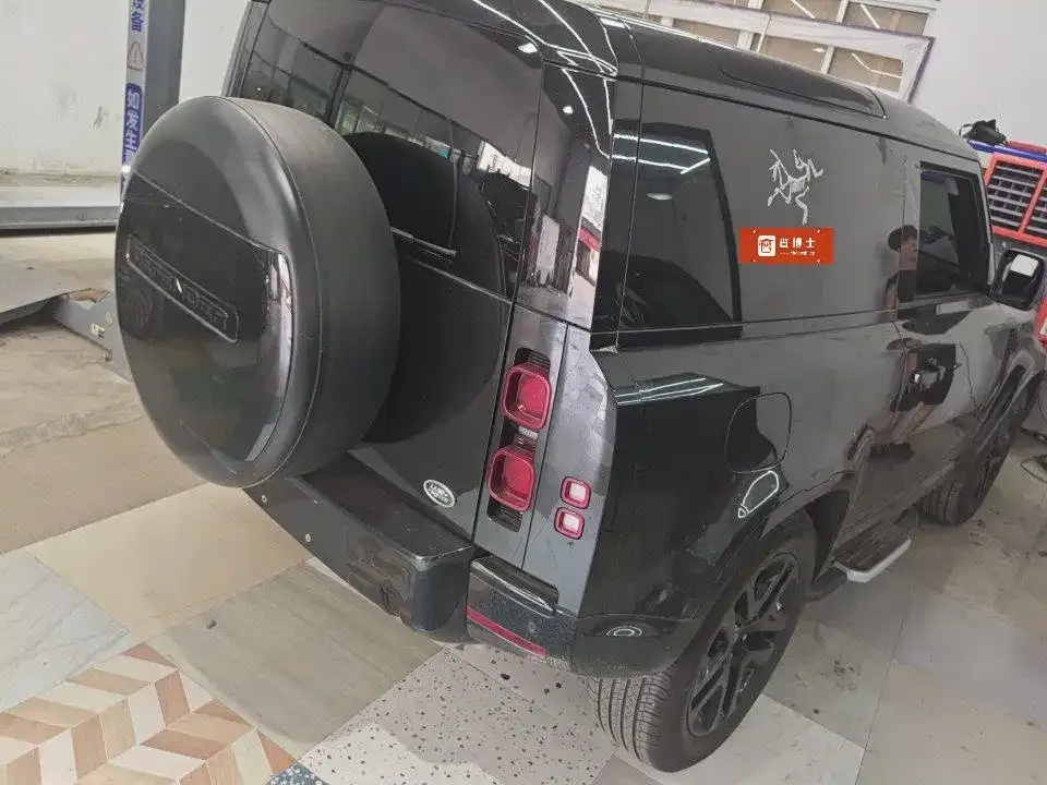 Land Rover Defender — фото 6