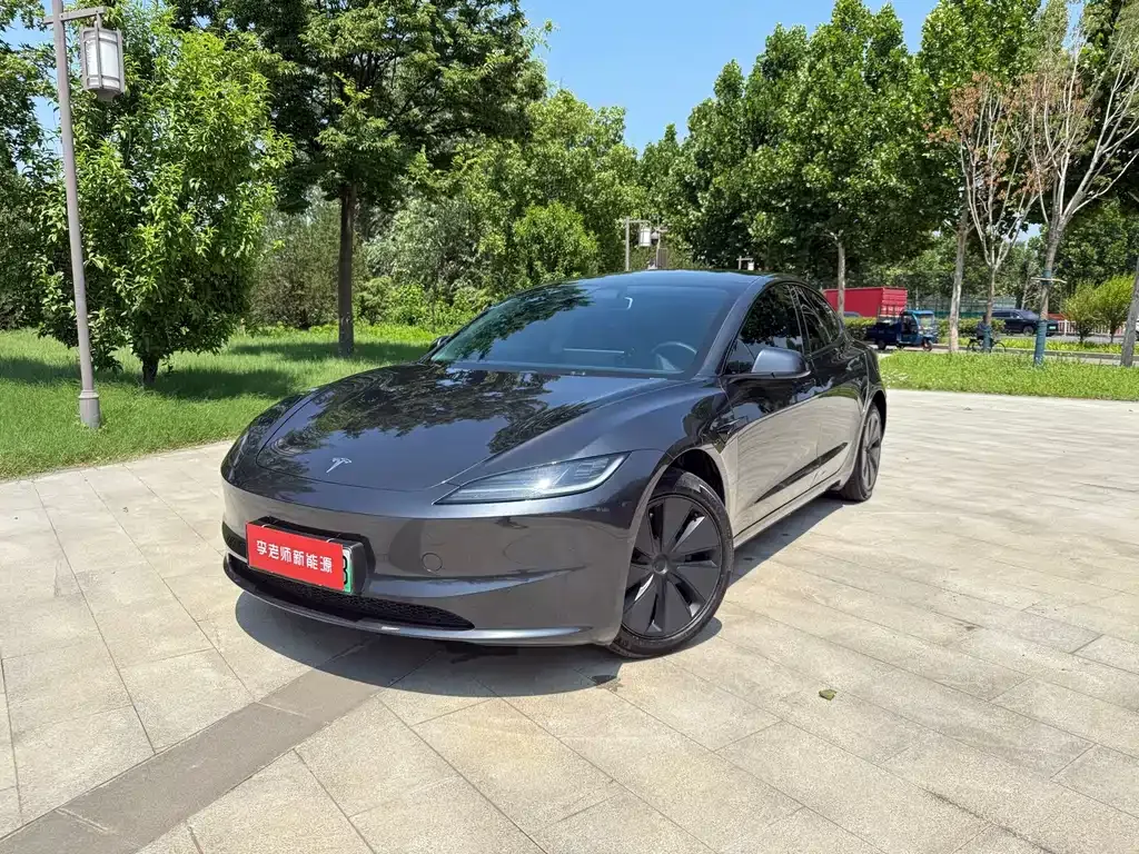 Tesla Model 3 — фото 1