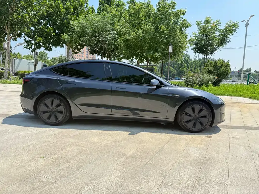 Tesla Model 3 — фото 7