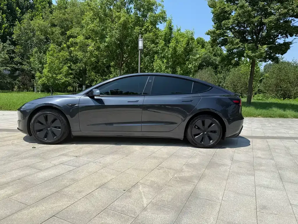 Tesla Model 3 — фото 10