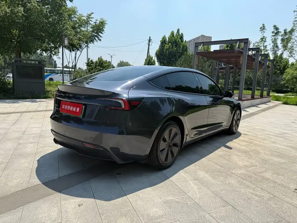 Tesla Model 3 — фото 3