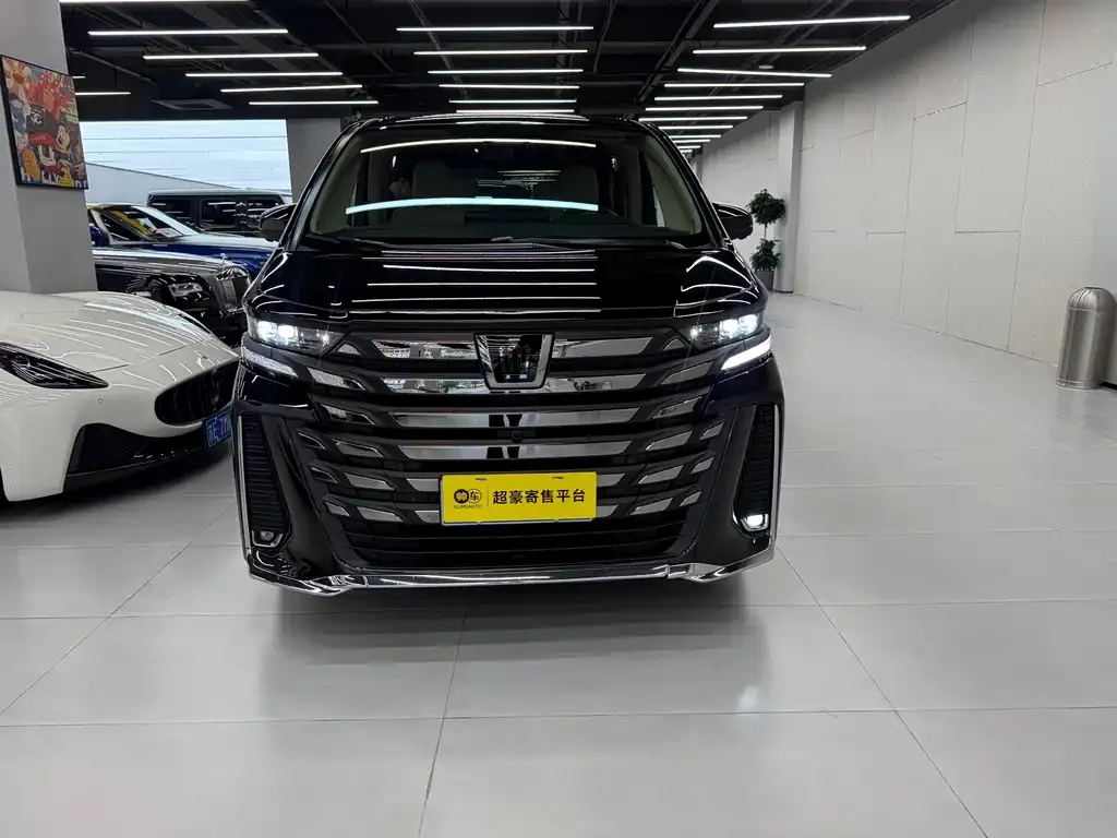 Toyota Vellfire — фото 1