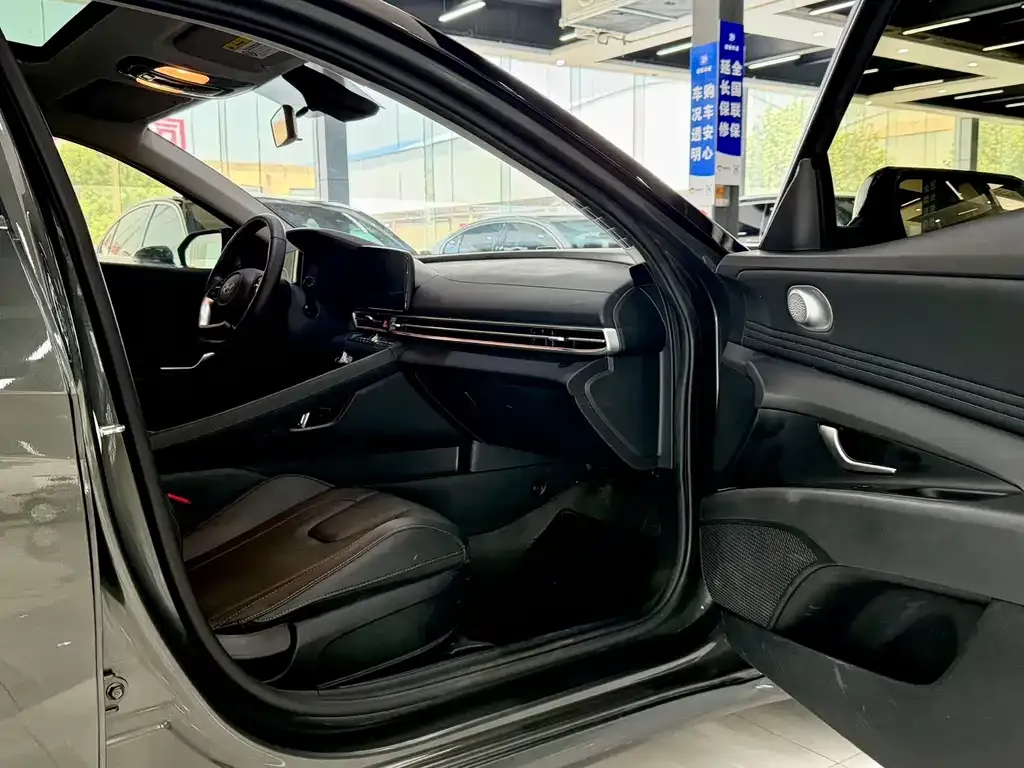 Hyundai Elantra — фото 10