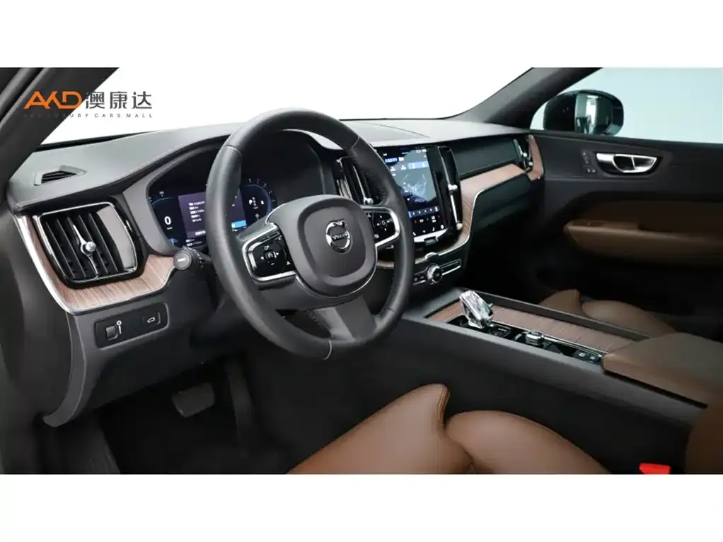 Volvo XC60 — фото 10
