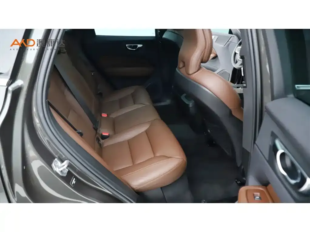 Volvo XC60 — фото 2
