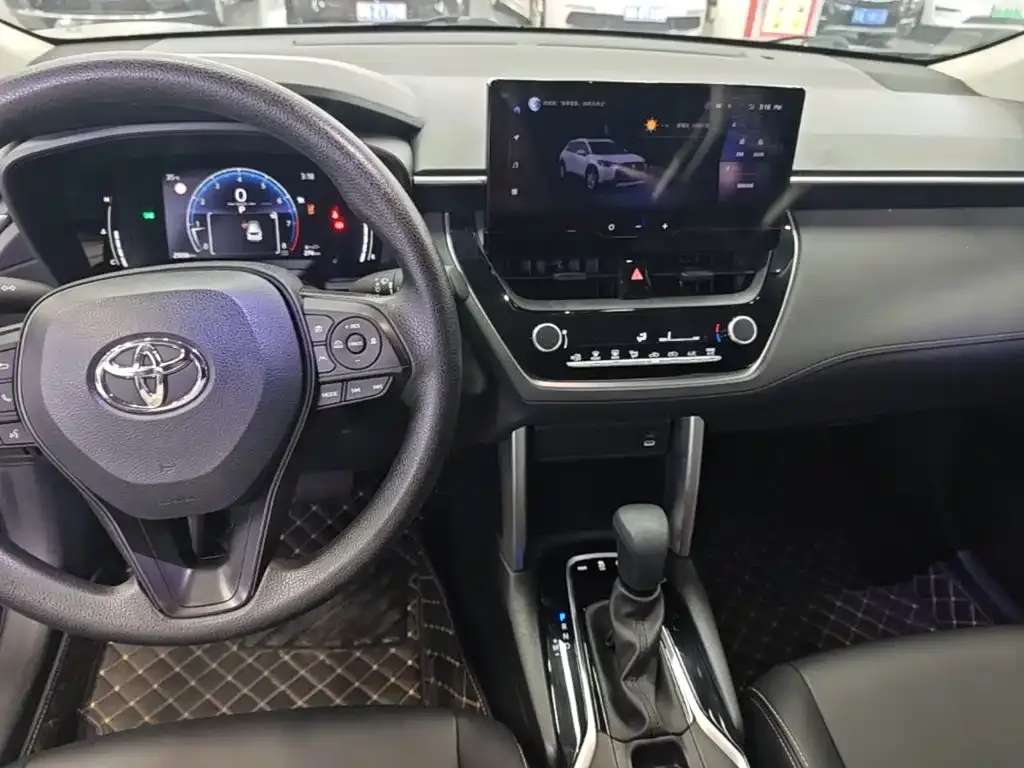 Toyota Corolla Cross — фото 4