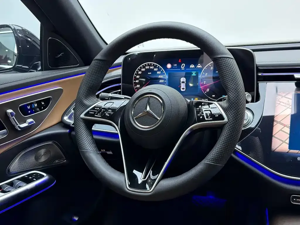 Mercedes-Benz E-Class — фото 8