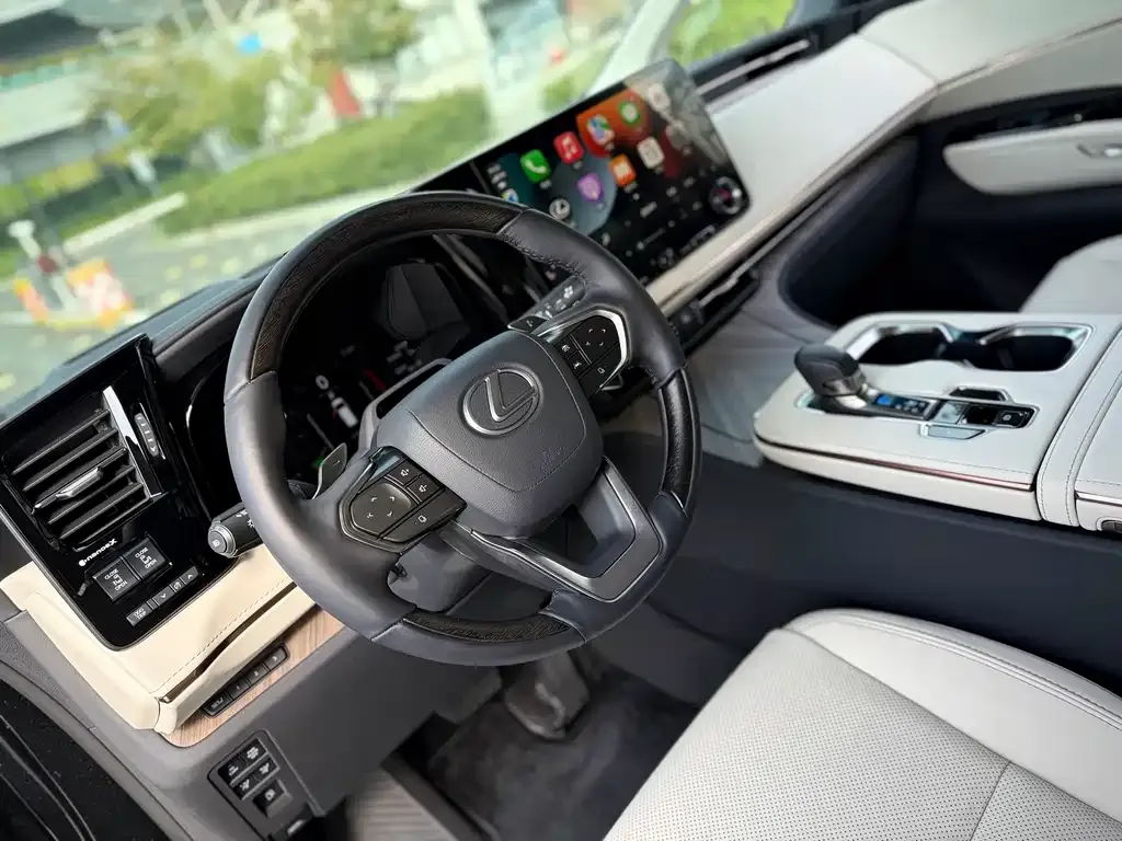 Lexus LM — фото 10