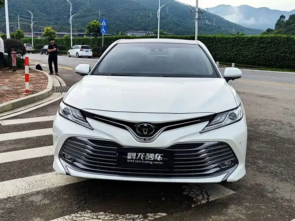 Toyota Camry — фото 3