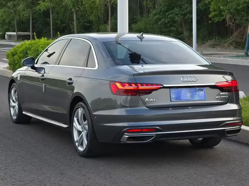 Audi A4L — фото 2