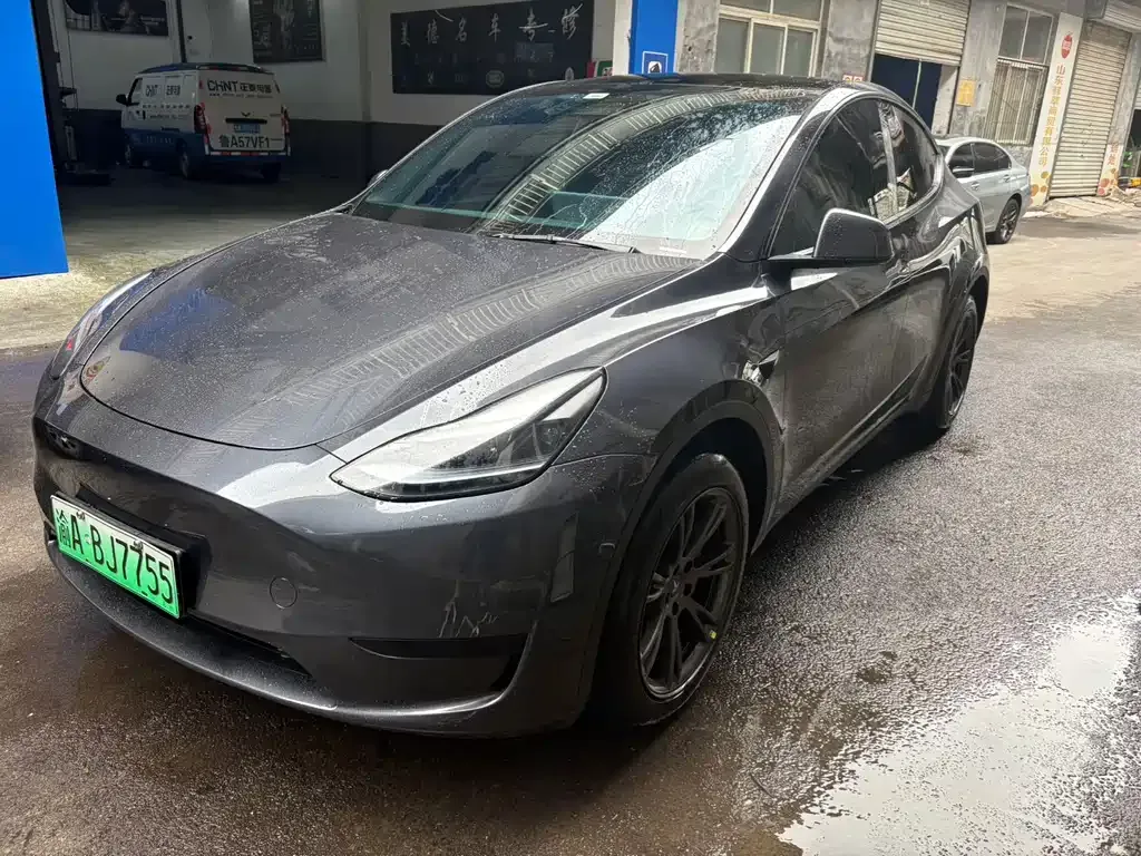 Tesla Model Y — фото 1