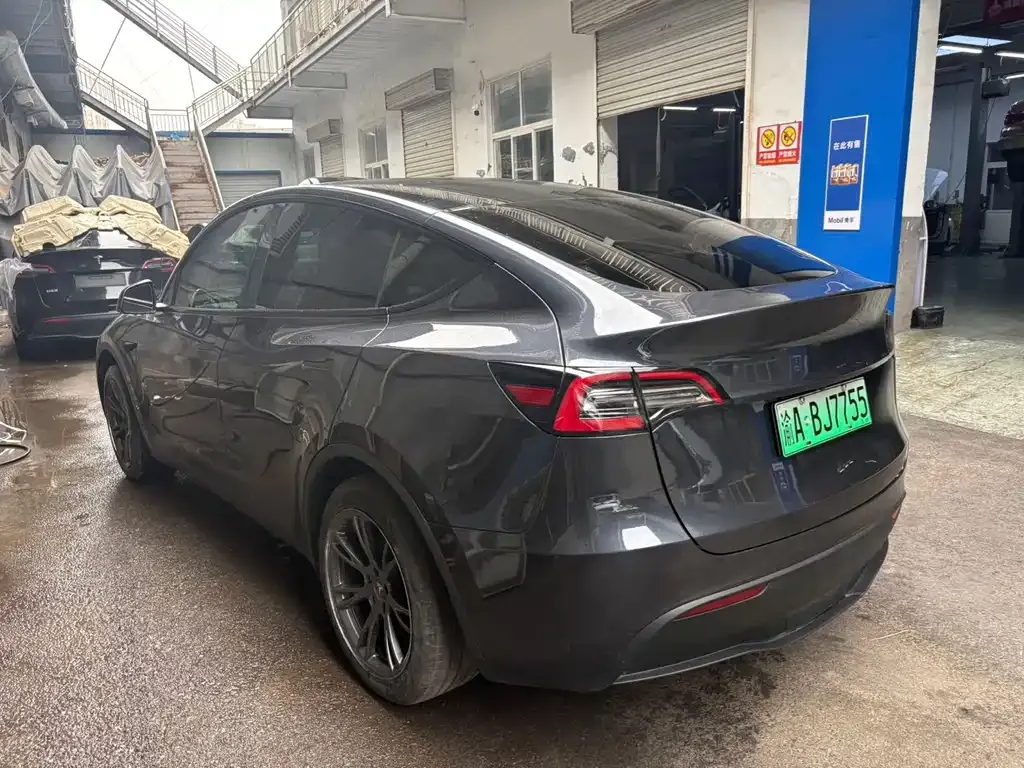 Tesla Model Y — фото 5