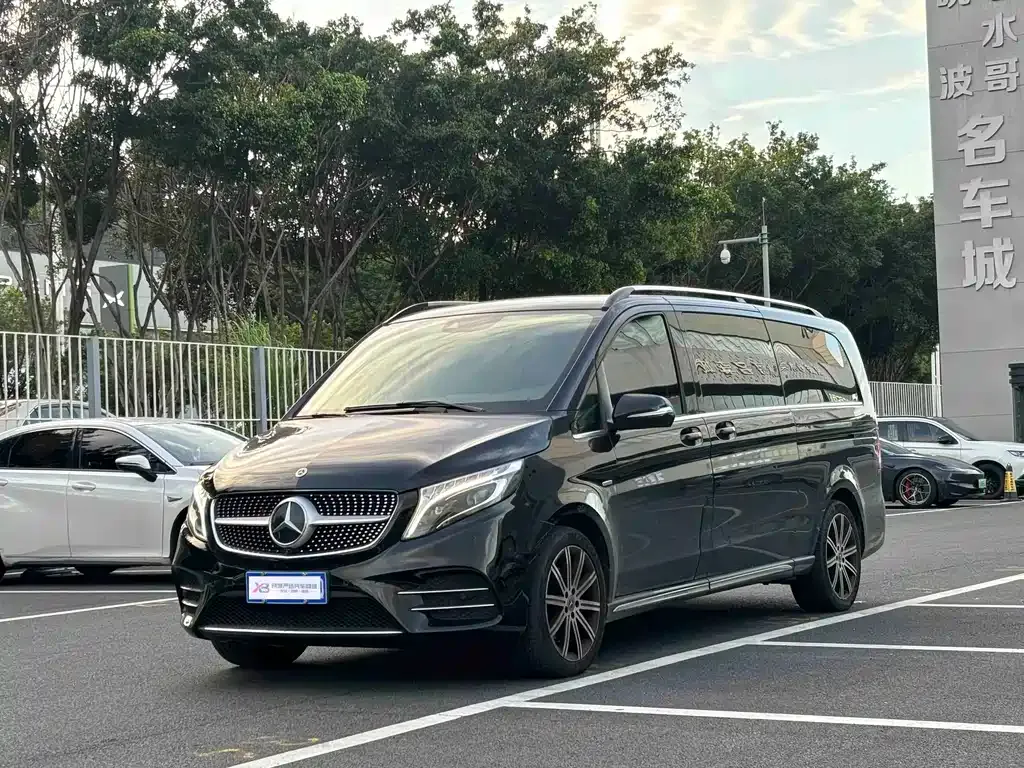 Mercedes-Benz V-Class — фото 1