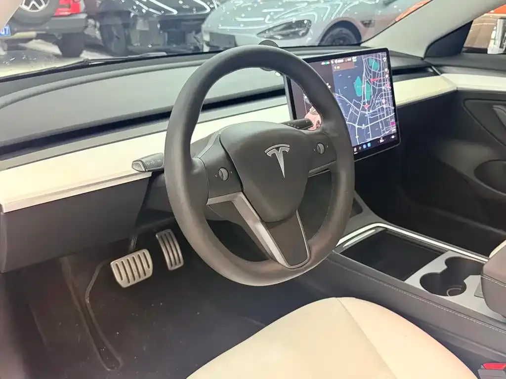 Tesla Model 3 — фото 3