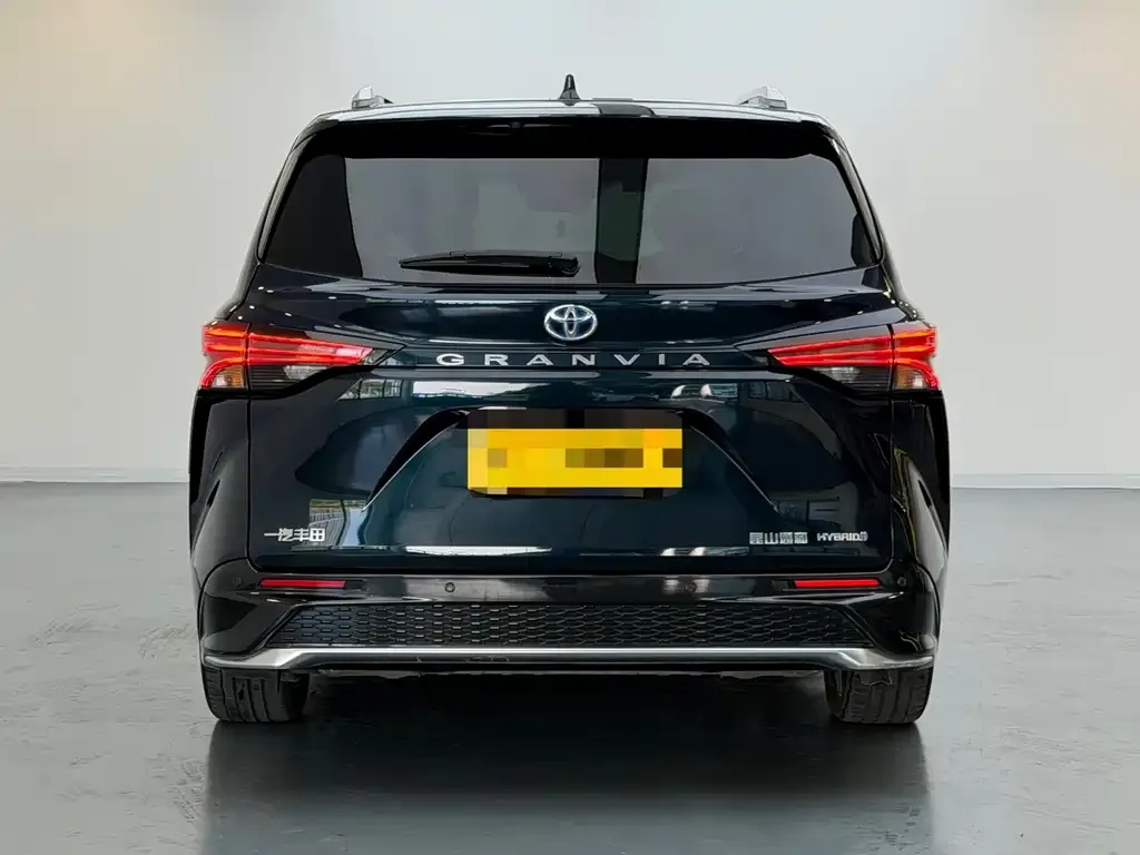 Toyota Granvia — фото 8