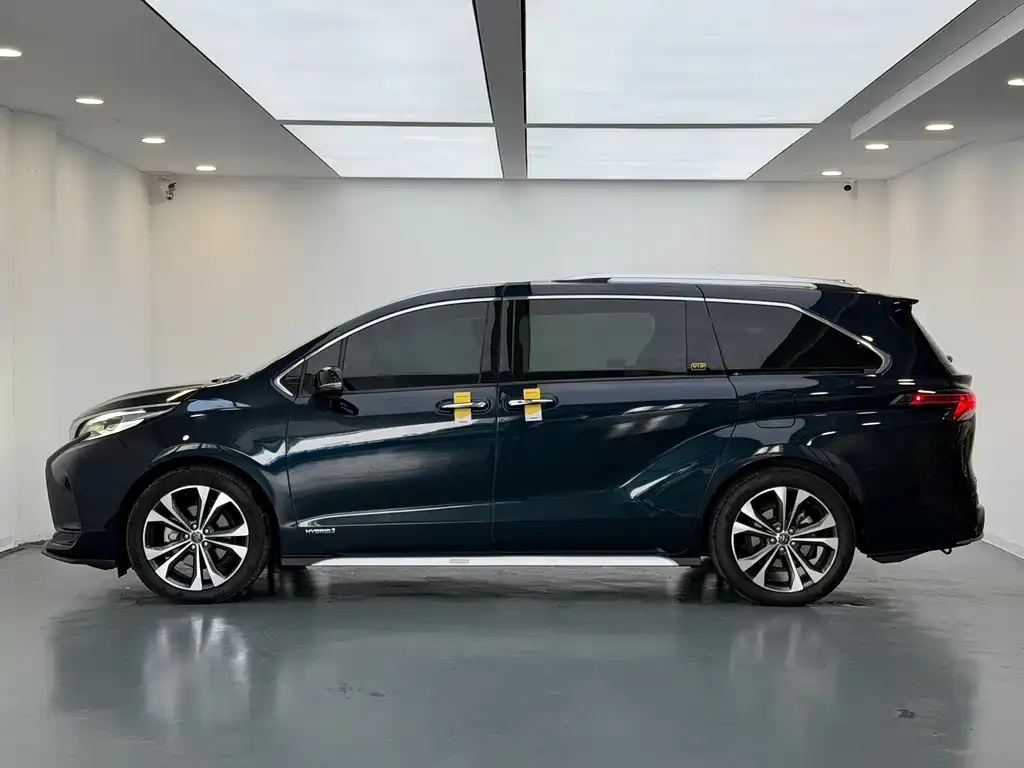 Toyota Granvia — фото 5