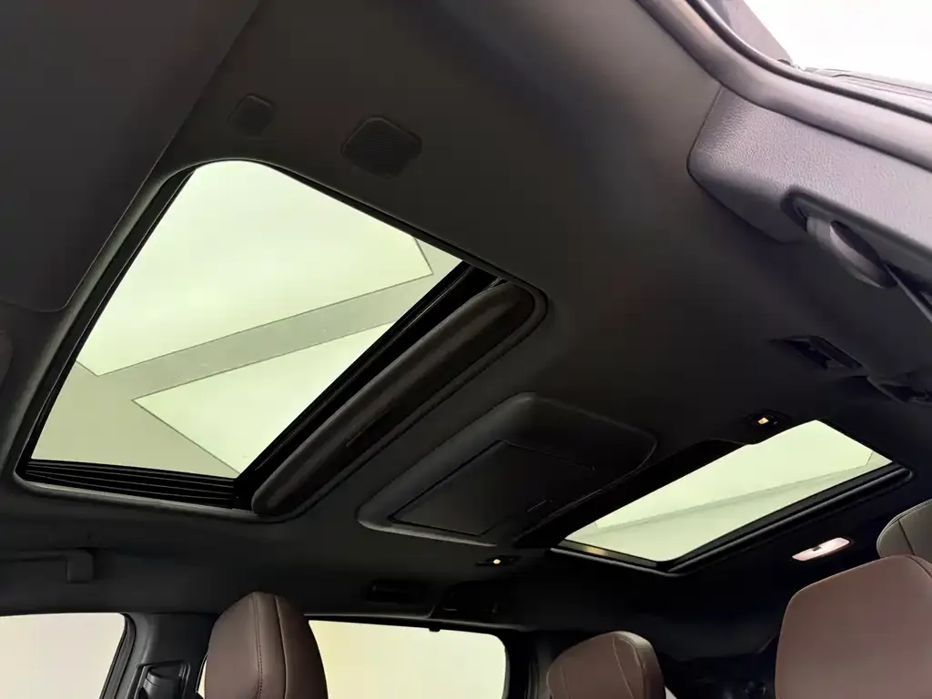 Toyota Granvia — фото 2