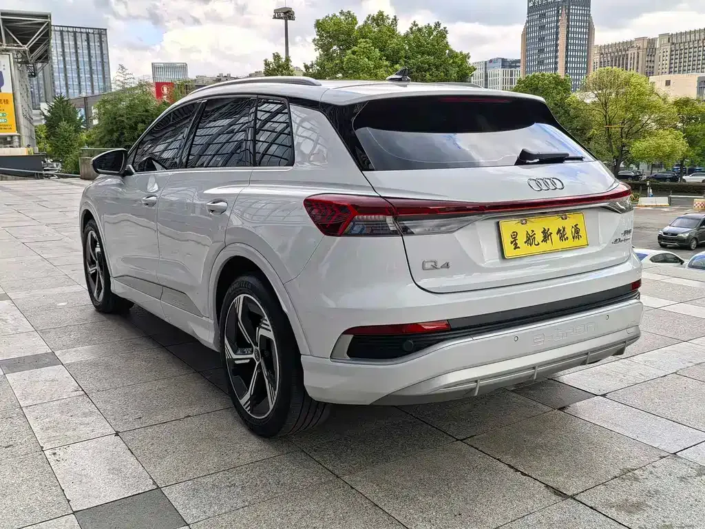 Audi Q4 e-tron — фото 9