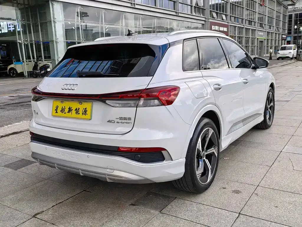 Audi Q4 e-tron — фото 10