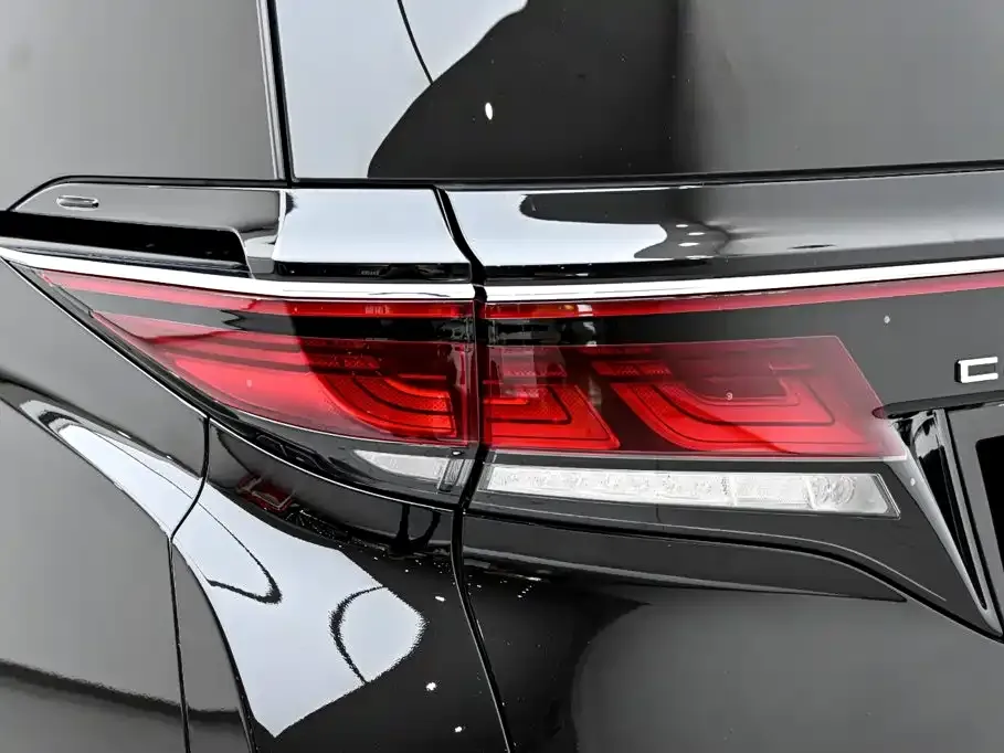Toyota Vellfire — фото 2