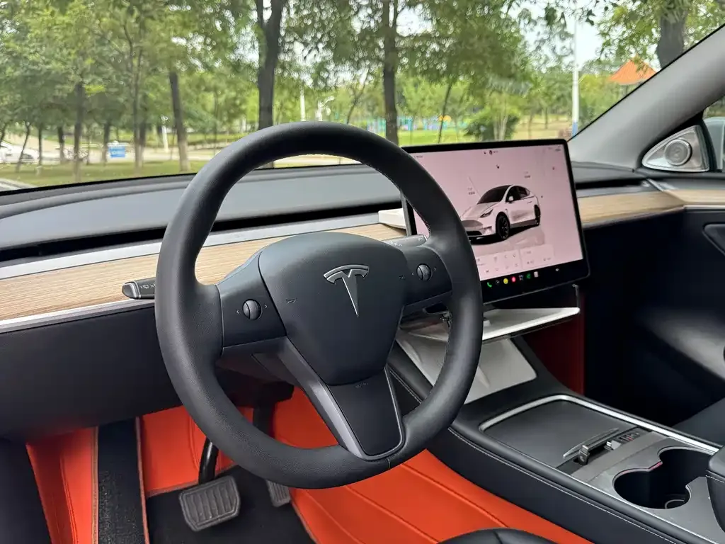 Tesla Model Y — фото 4