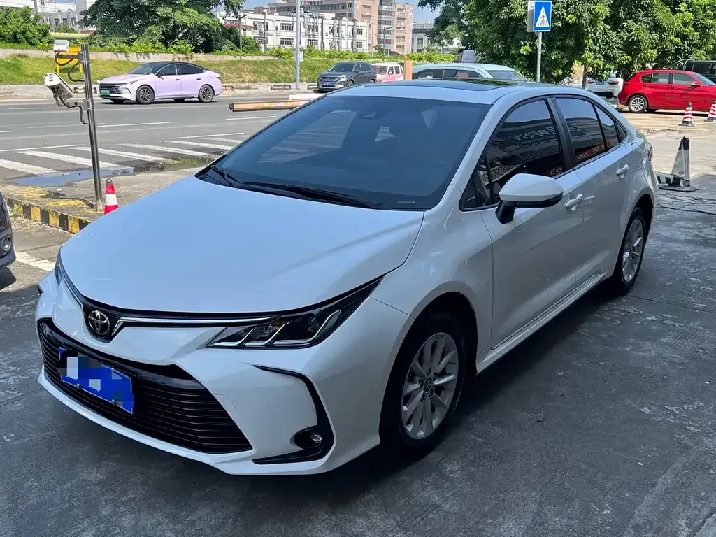 Toyota Corolla — фото 1