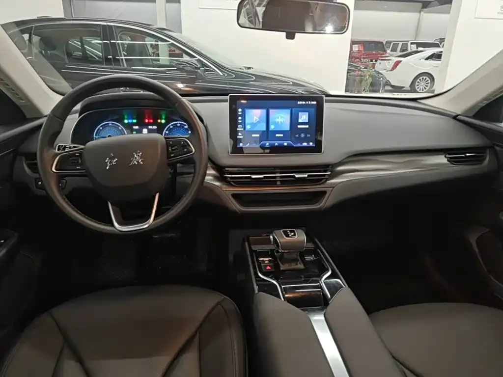 Hongqi E-QM5 — фото 3