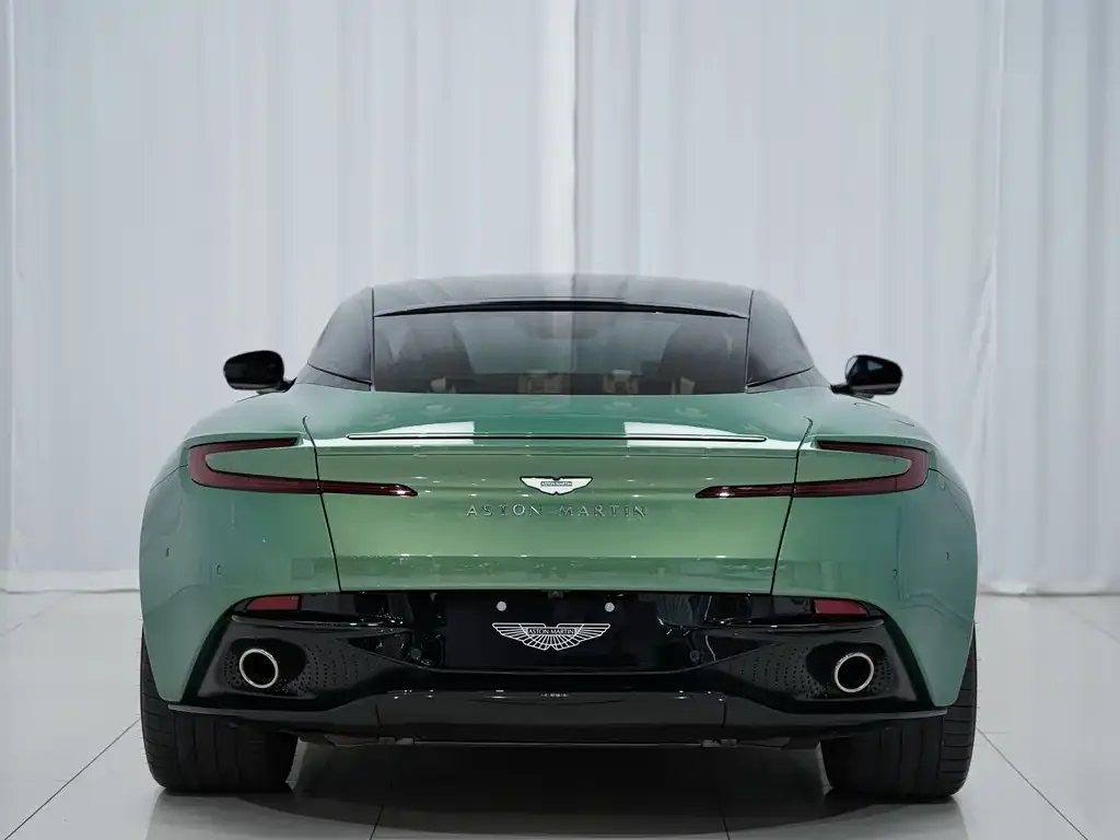 Aston Martin DB12 — фото 2
