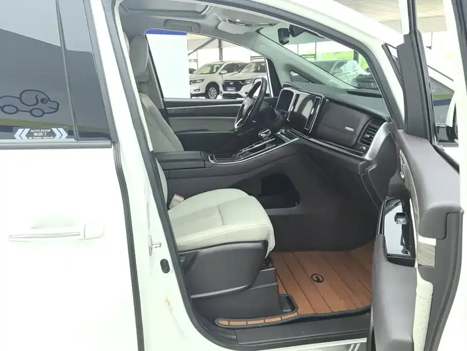 GAC Motor Trumpchi M8 — фото 10
