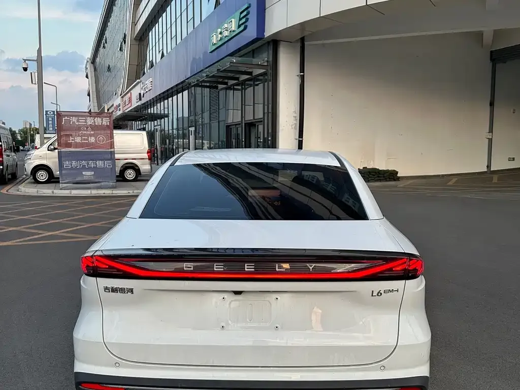 Geely Galaxy L6 — фото 6