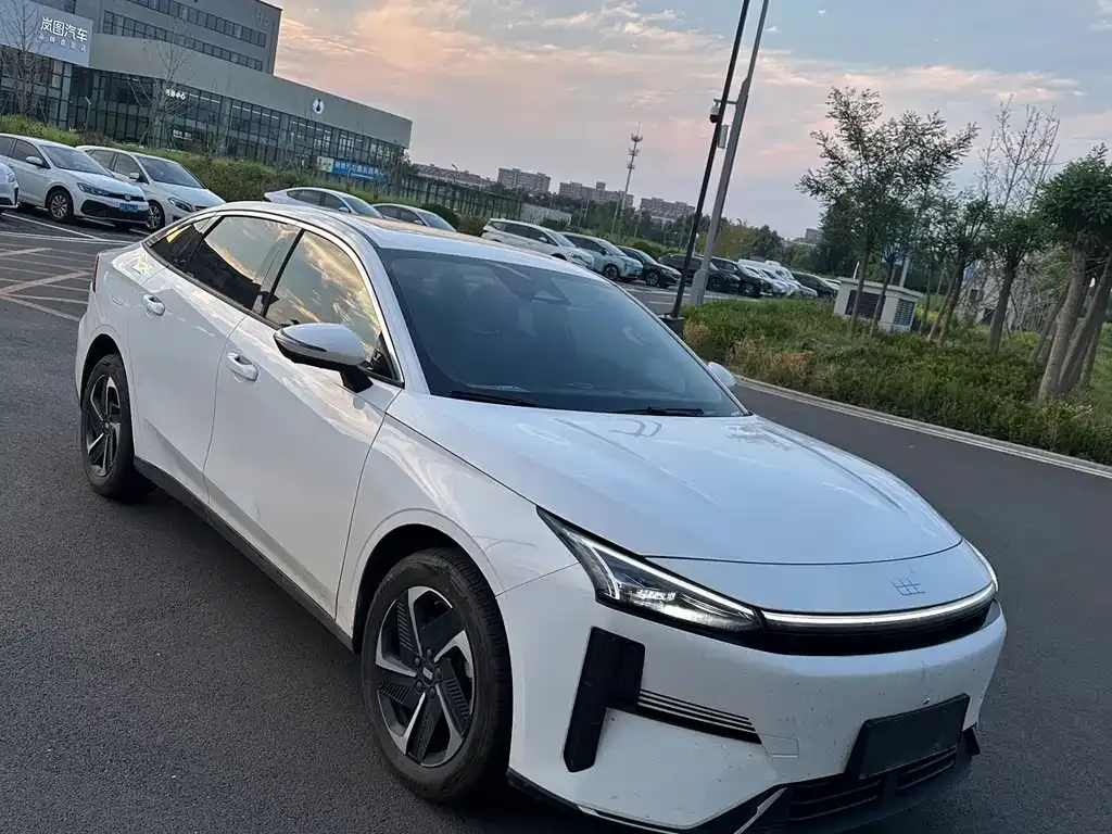 Geely Galaxy L6 — фото 10