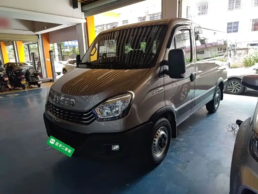 IVECO Ousheng — фото 2