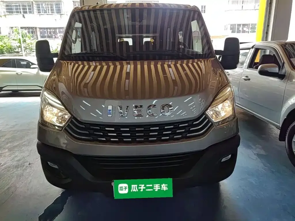 IVECO Ousheng — фото 10