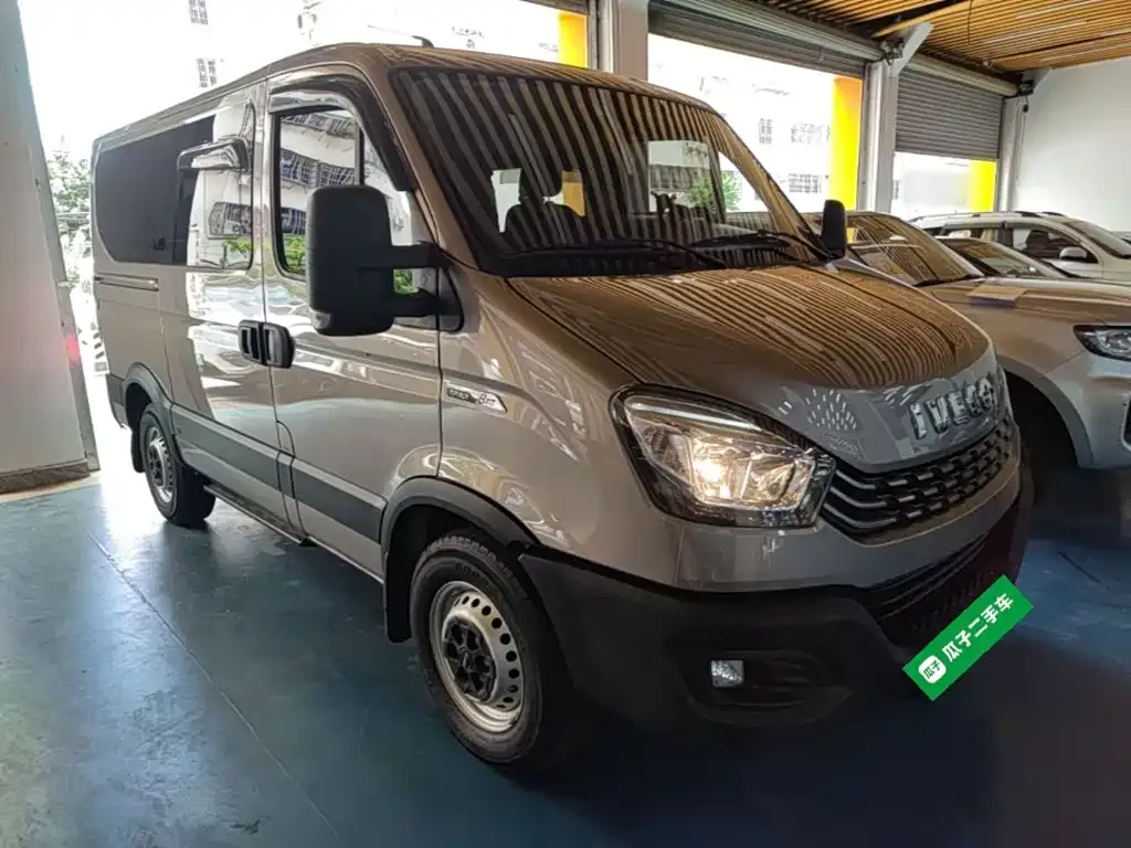 IVECO Ousheng — фото 3