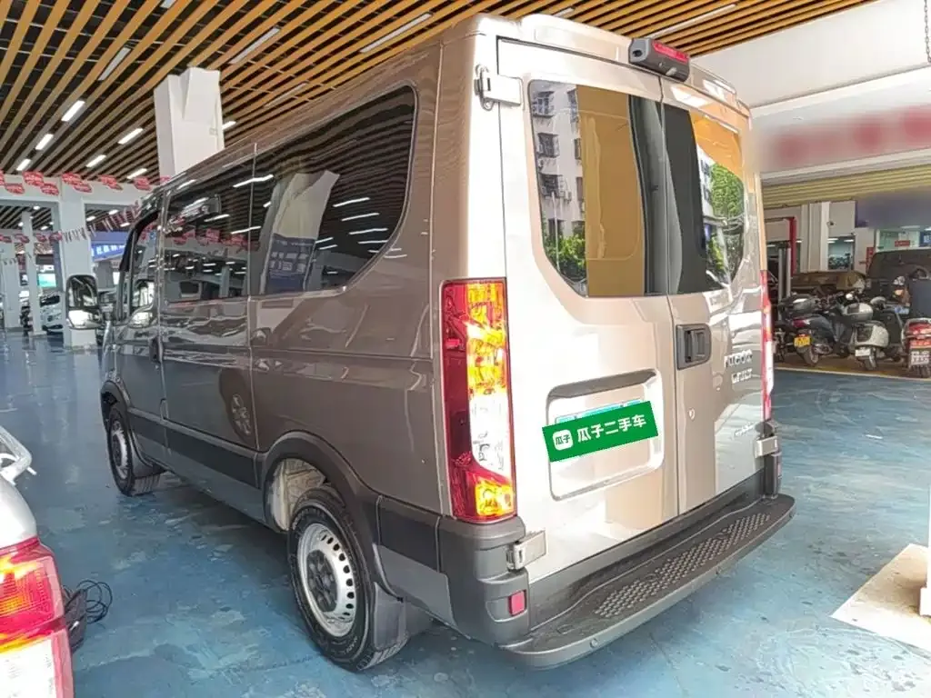 IVECO Ousheng — фото 5