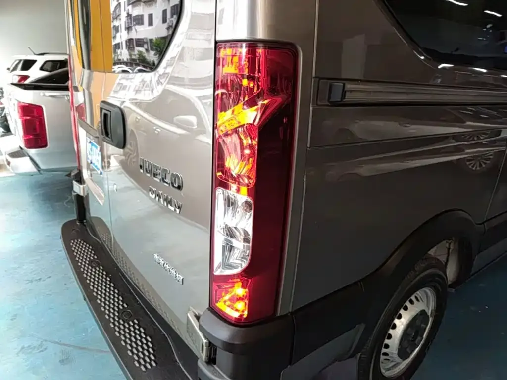 IVECO Ousheng — фото 7