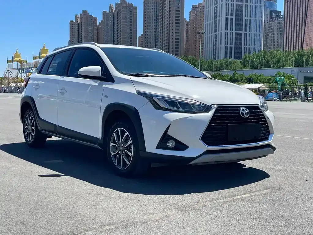 Toyota Yaris L — фото 10