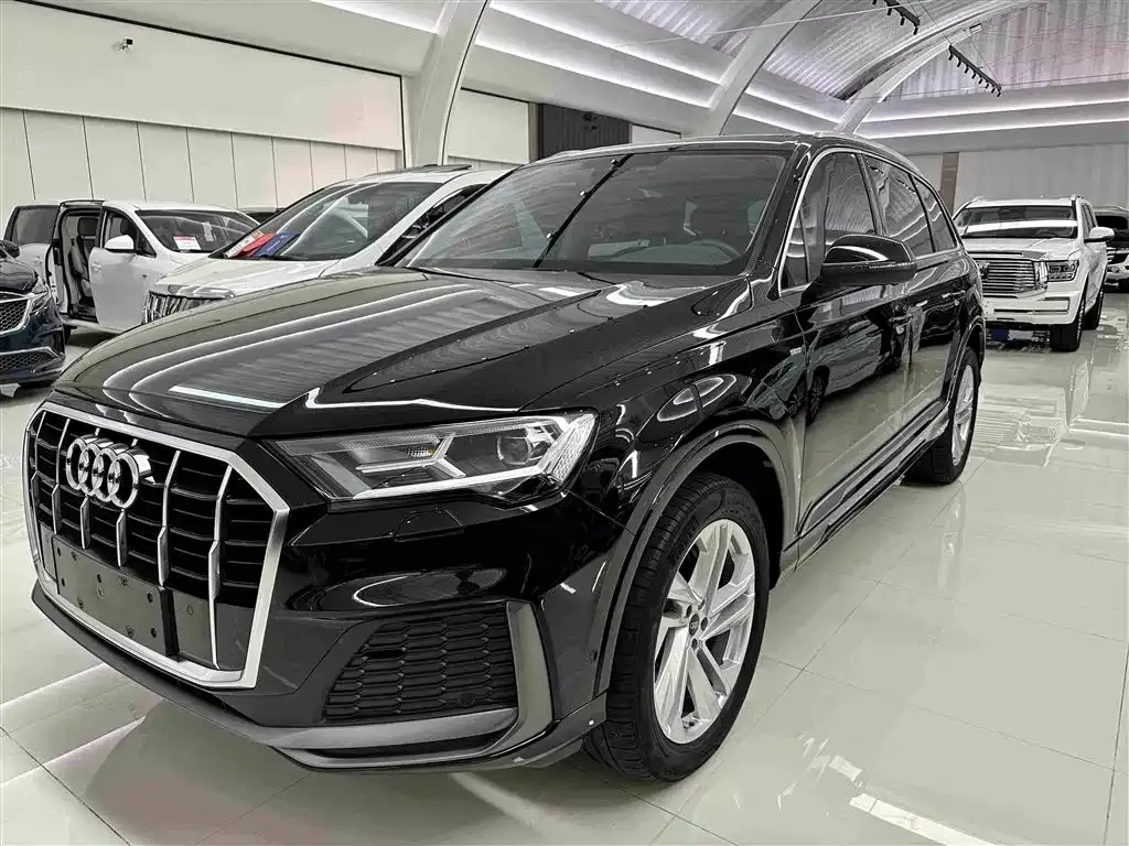 Audi Q7 — фото 1