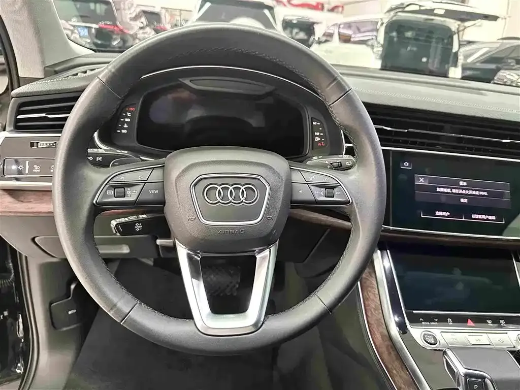 Audi Q7 — фото 9