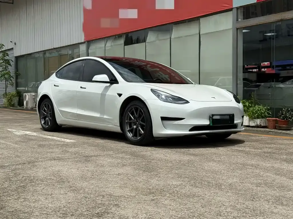 Tesla Model 3 — фото 5