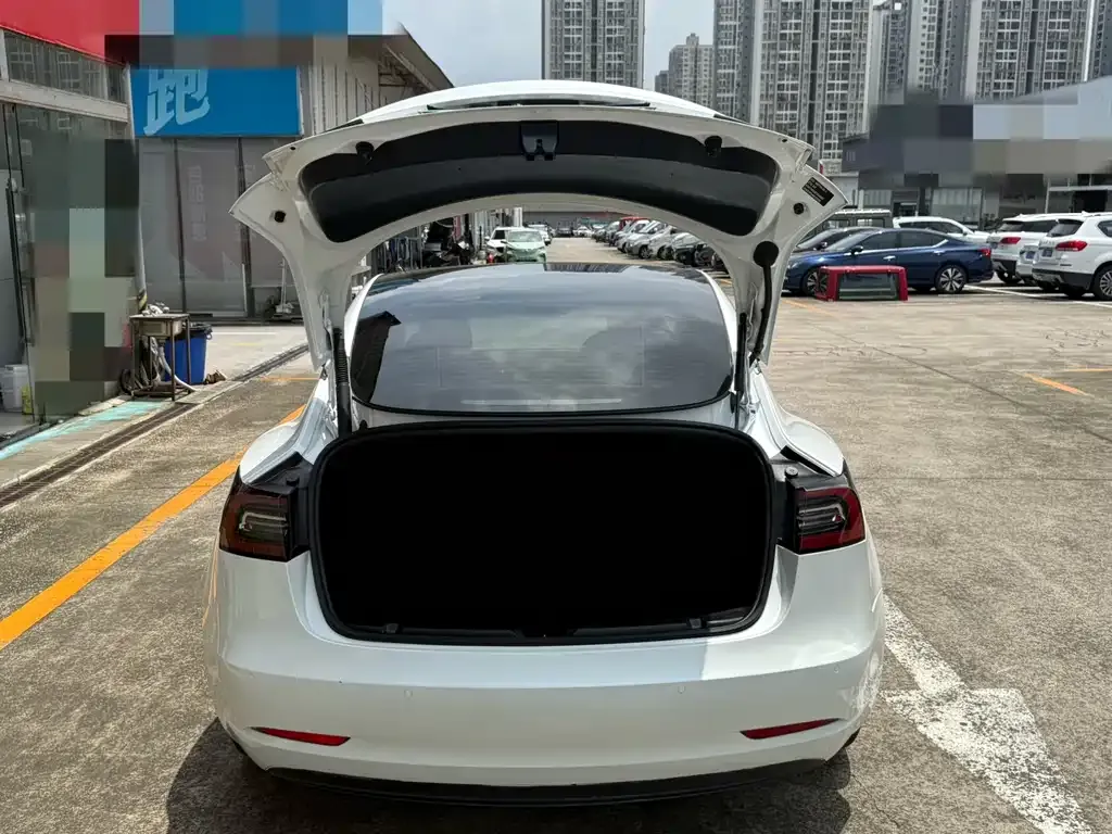 Tesla Model 3 — фото 7